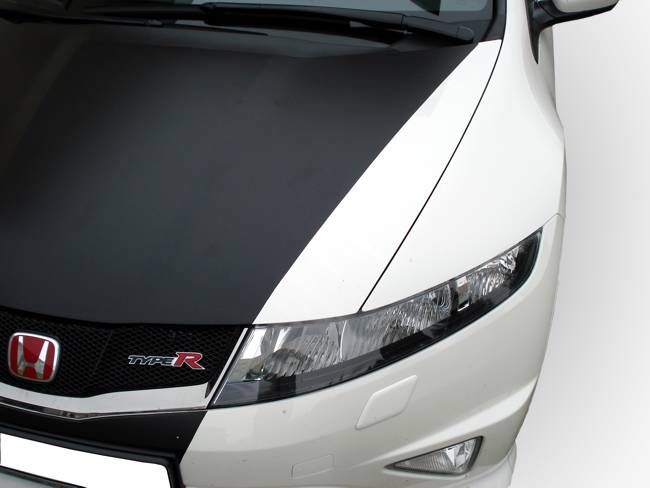 Motorhaube mit Folie beklebt