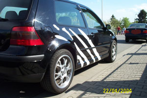 VW Golf mit Zebra Dekor Aufkleber